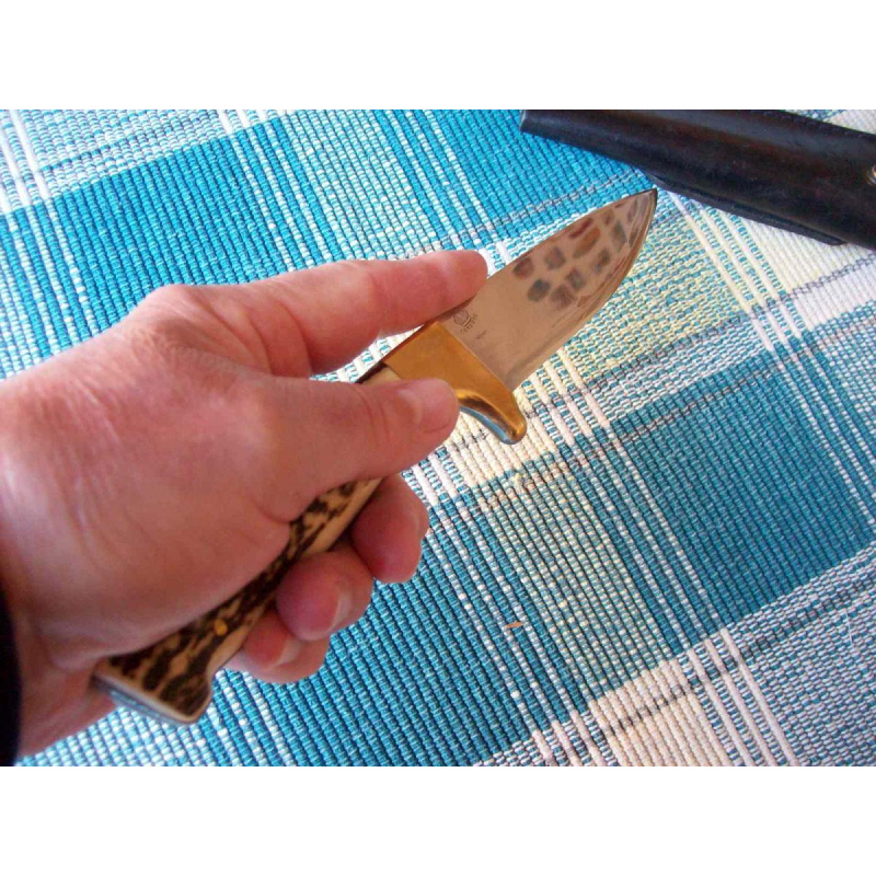 Cuchillo T E R B U T Z  Acero Inox. Mango Ciervo Industria Argentina
