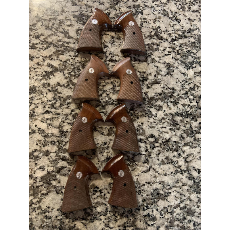 Cachas Revólver Colt Trooper Originales