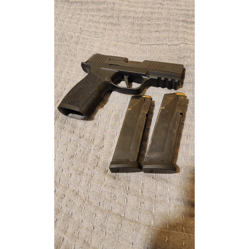 Sig Sauer P365 Xmacro 9mm