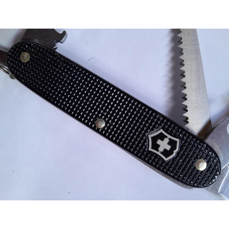 Victorinox Farmer Alox Black + Funda Cuero Victorinox