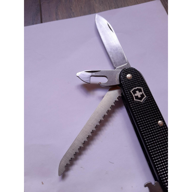 Victorinox Farmer Alox Black + Funda Cuero Victorinox