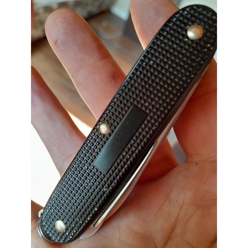 Victorinox Farmer Alox Black + Funda Cuero Victorinox