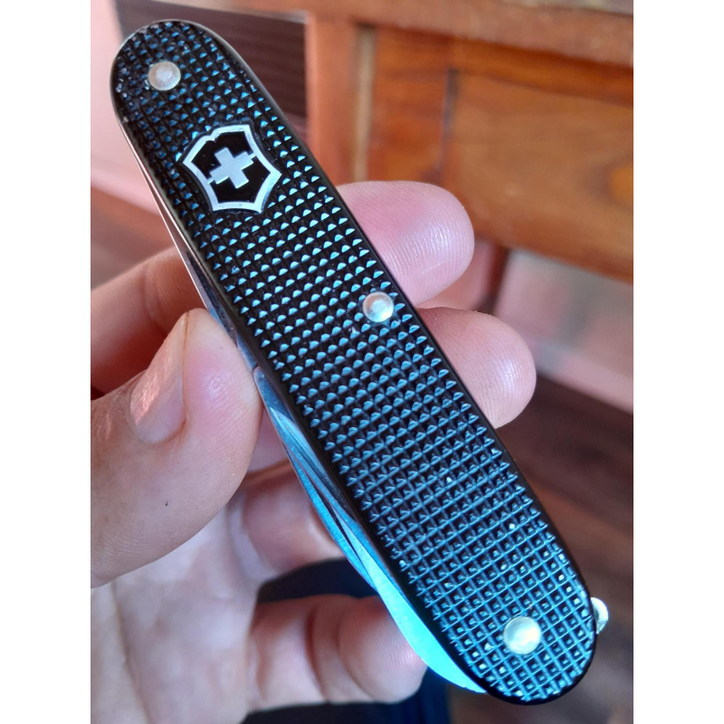 Victorinox Farmer Alox Black + Funda Cuero Victorinox