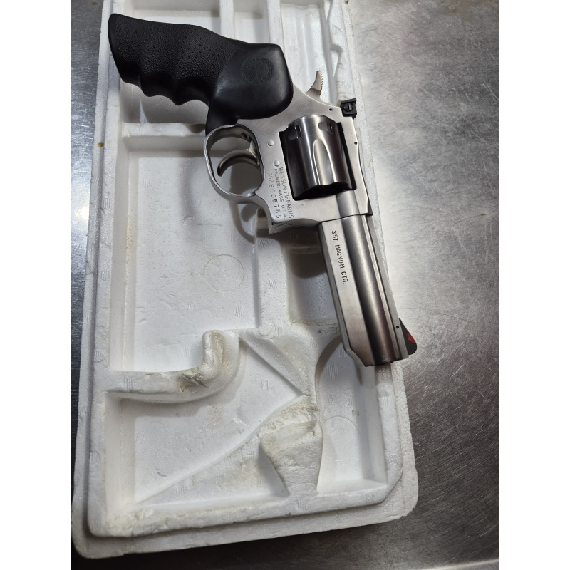 Dan Wesson Model 715 Fixed Barrel – .357 Magnum – 4"