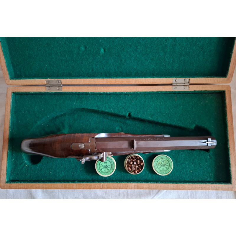 Pistola Percusión Mod. Kentucky - Caño Estriado -  Cal. .45 C/estuche.