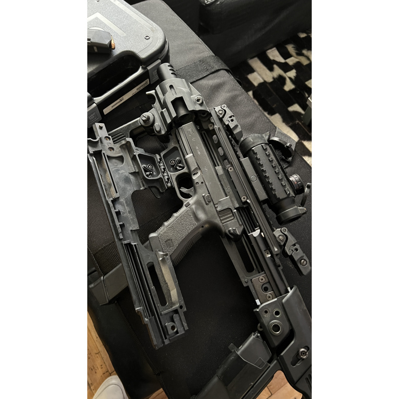 Glock 17 Tercera Generación Con Carcasa Táctica  Roni G1