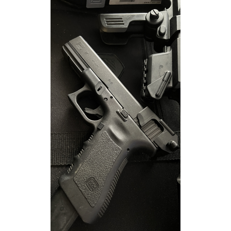 Glock 17 Tercera Generación Con Carcasa Táctica  Roni G1