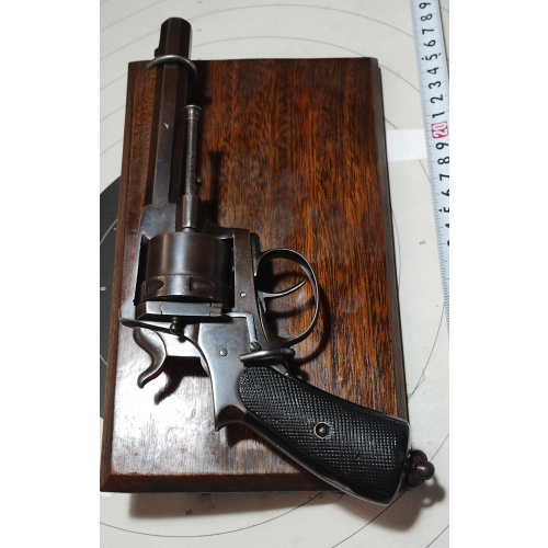 Panoplia Con Revolver