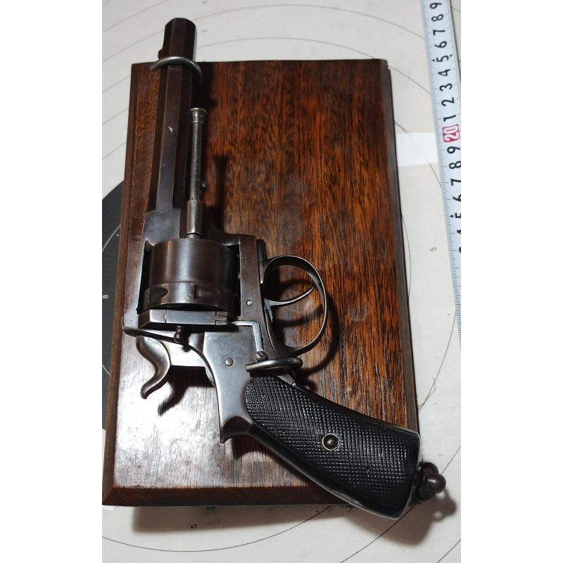 Panoplia Con Revolver