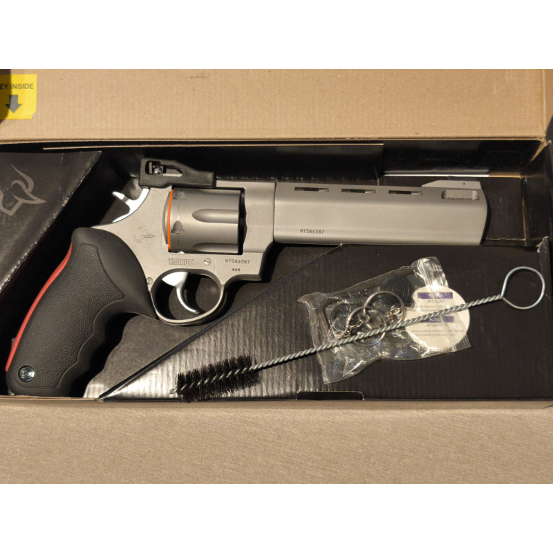 Revolver Taurus Raging Bull 44 6.5"