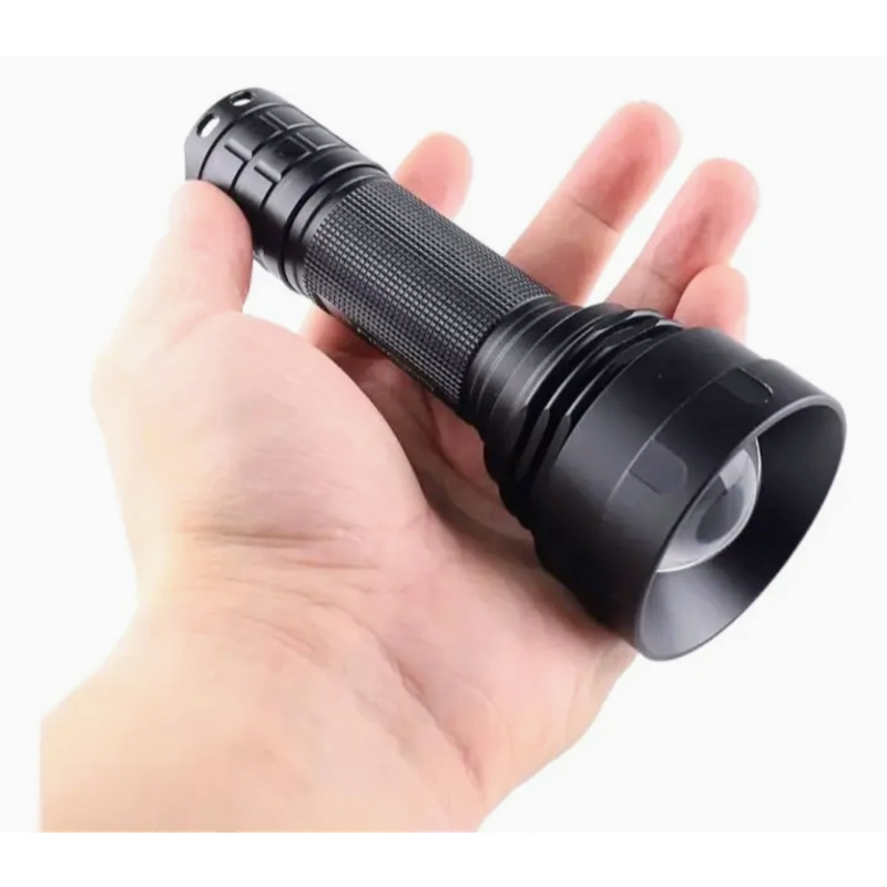 Linterna Con Zoom Reticulo Convoy Z1 3000 Lm Pila Y Cargador