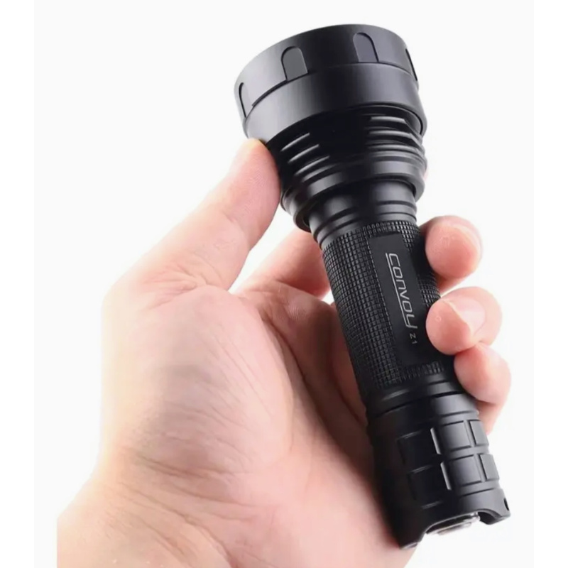 Linterna Con Zoom Reticulo Convoy Z1 3000 Lm Pila Y Cargador