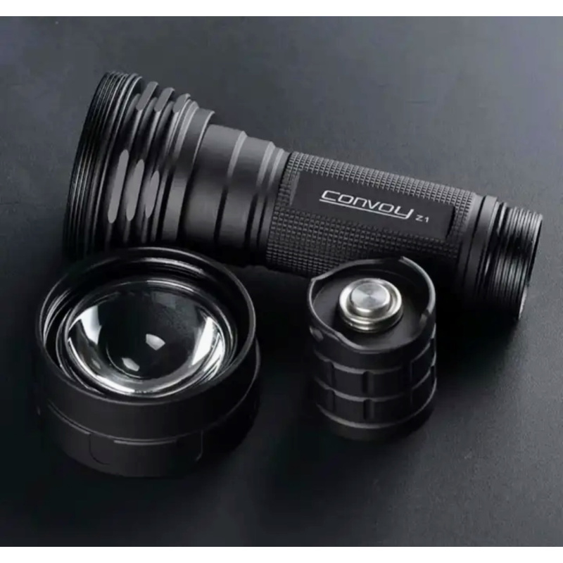 Linterna Con Zoom Reticulo Convoy Z1 3000 Lm Pila Y Cargador