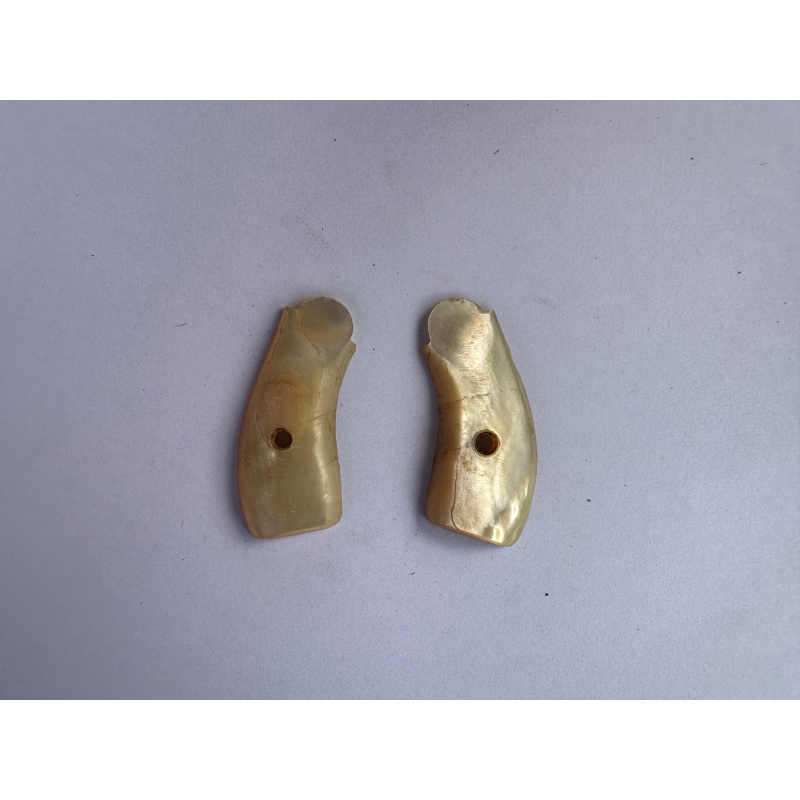 Cachas Smith & Wesson Cal. 38 Corto De Quebrar Nacar