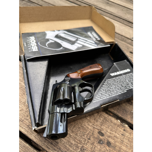 Impoluto Revólver Rossi 38 Spl 626