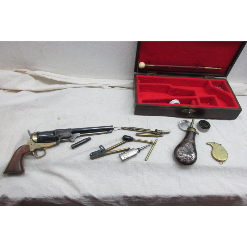 Revólver F.lli Pietta Modelo 1851 Navy - Calibre .44 C/ Accesorios Varios