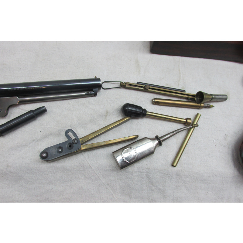 Revólver F.lli Pietta Modelo 1851 Navy - Calibre .44 C/ Accesorios Varios