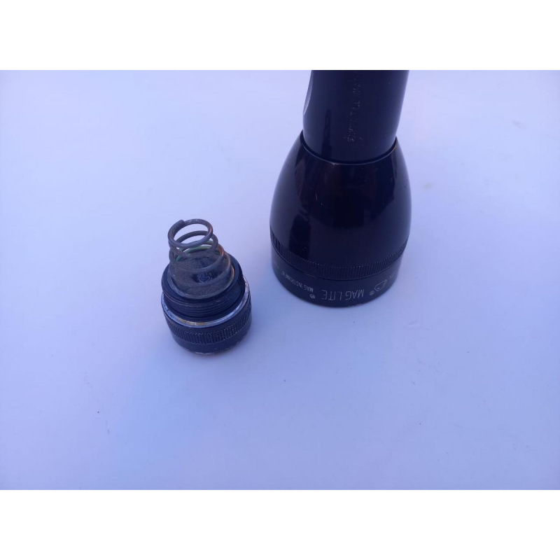 Linterna M A G - L I T E   Led  2 Pilas "c"  Made In U S A