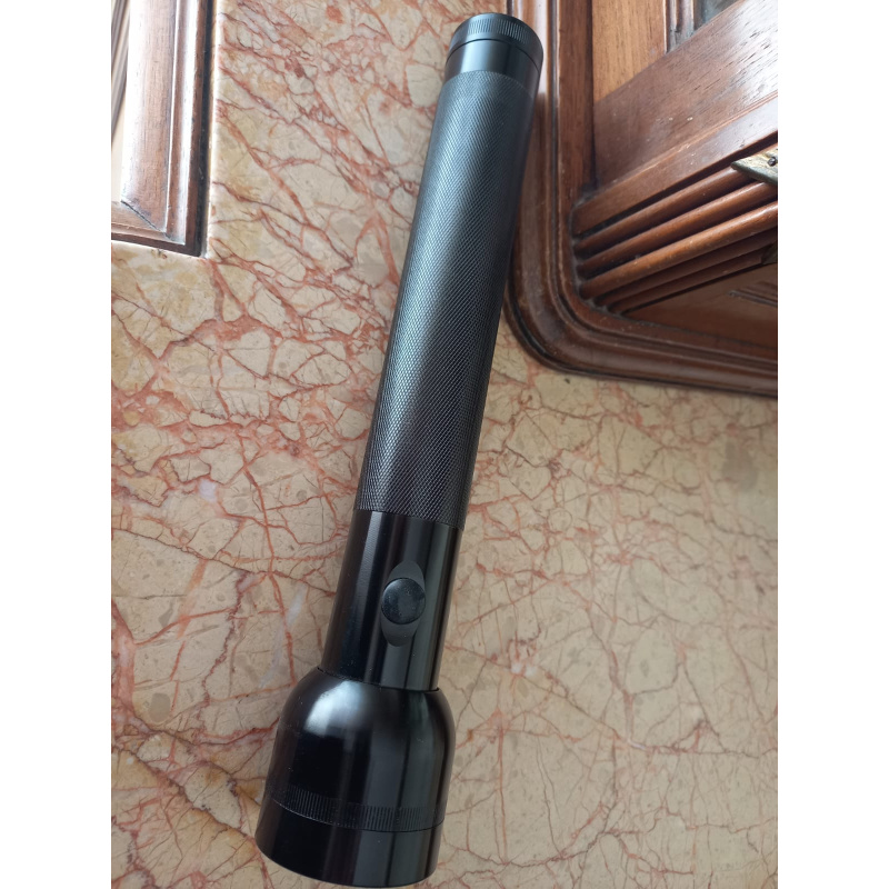 Linterna Led De Aluminio Sin Marca, 3 Baterías "d" Made In China