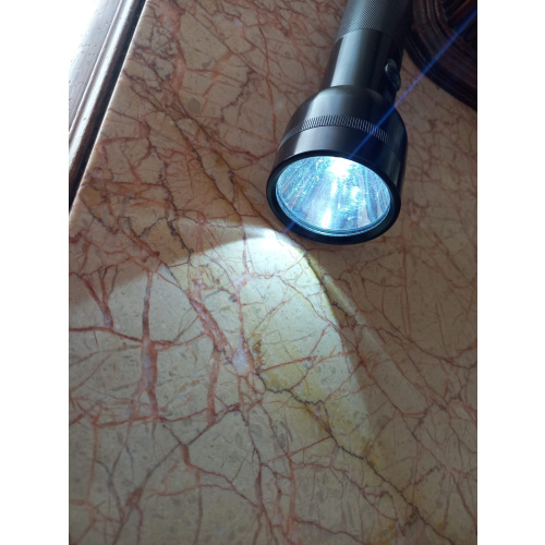 Linterna Led De Aluminio Sin Marca, 3 Baterías "d" Made In China