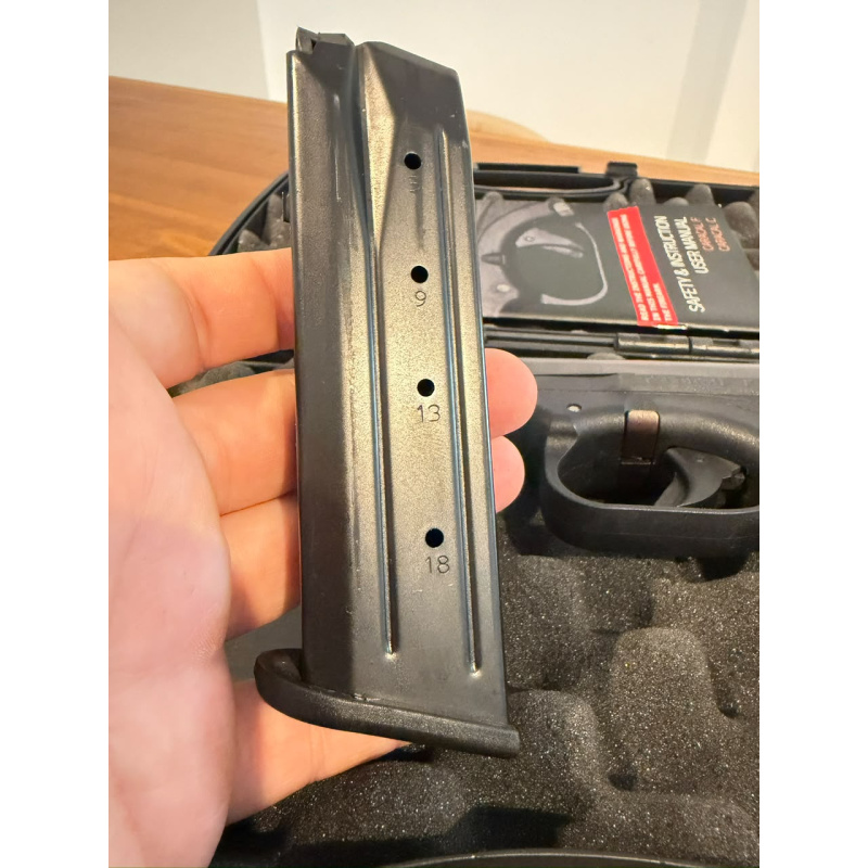 Vendo Caracal F 9mm!