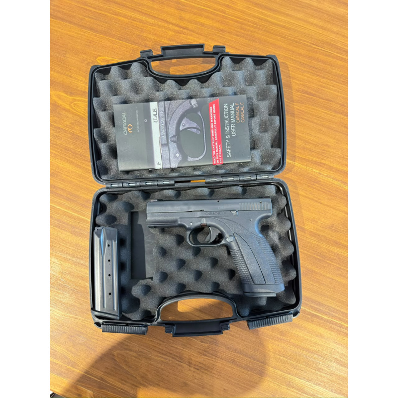 Vendo Caracal F 9mm!