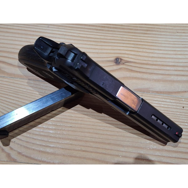 Taurus Pt 945