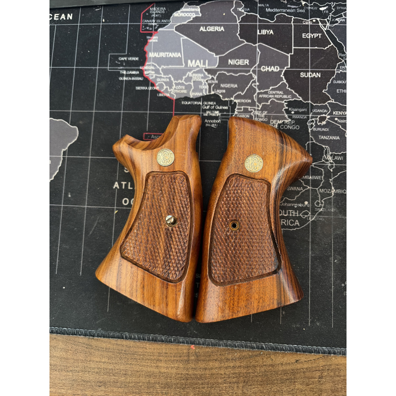 Cachas Target De Madera Para S&w, Armazón K/l, Square Butt (base Cuadrada)