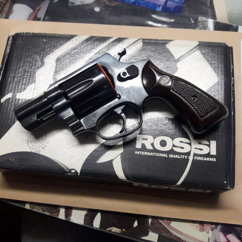 Revolver Rossi 38 - 6 Tiros 2" Pavonado