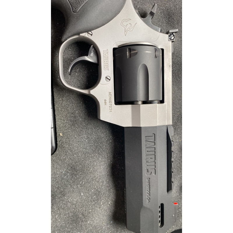 Taurus Raging Hunter 44magnum